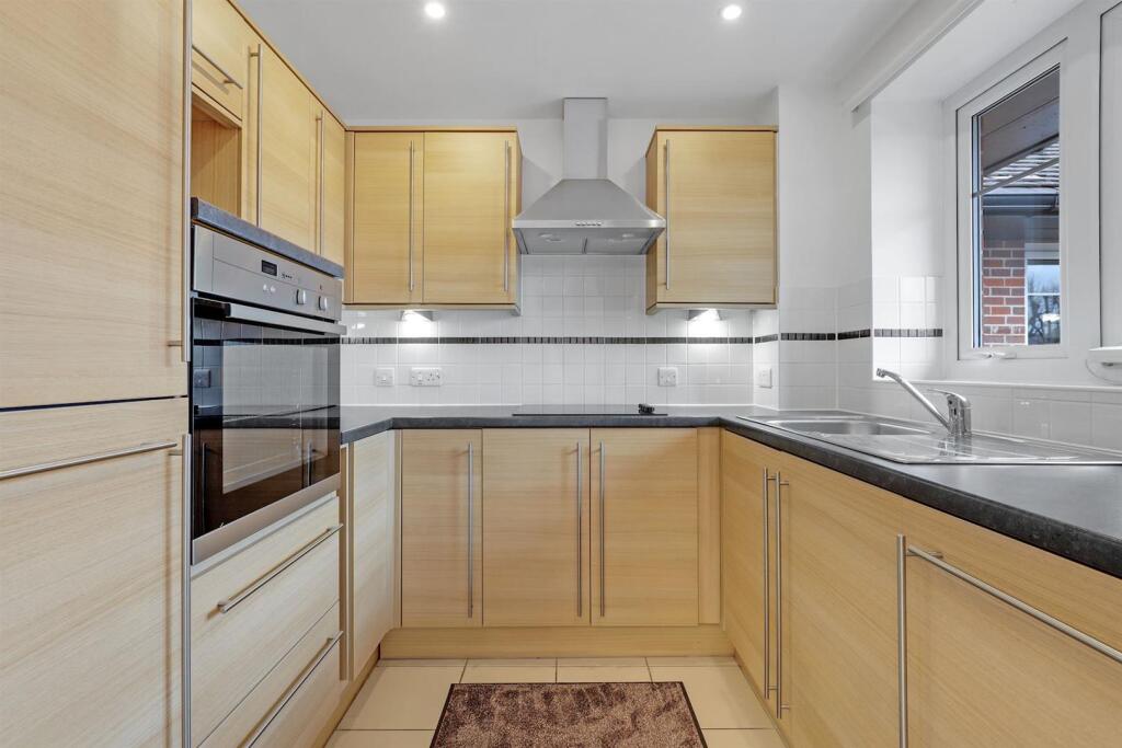 09-9ae7JHMCSR - 20 Yew Tree Court - 25-medium.jpg