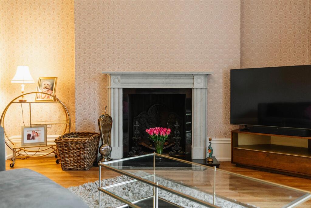 Living Room-4.jpg