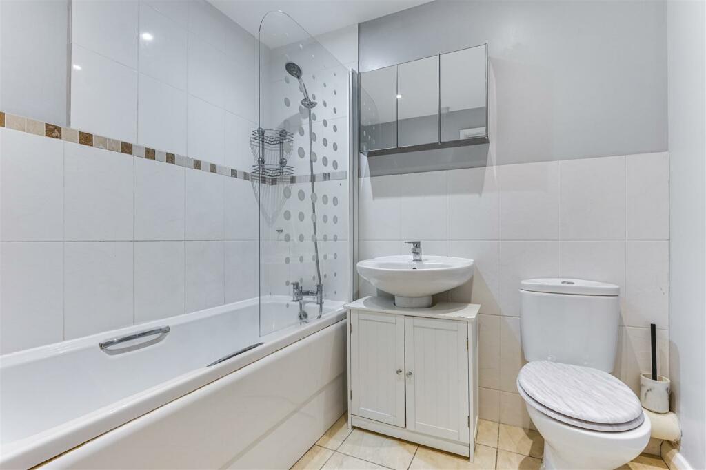 Harmonds Wood Close-3.jpg