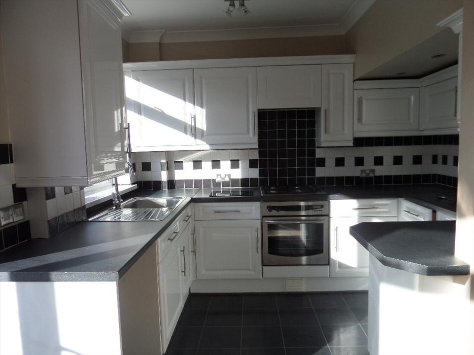 KITCHEN PICTURE