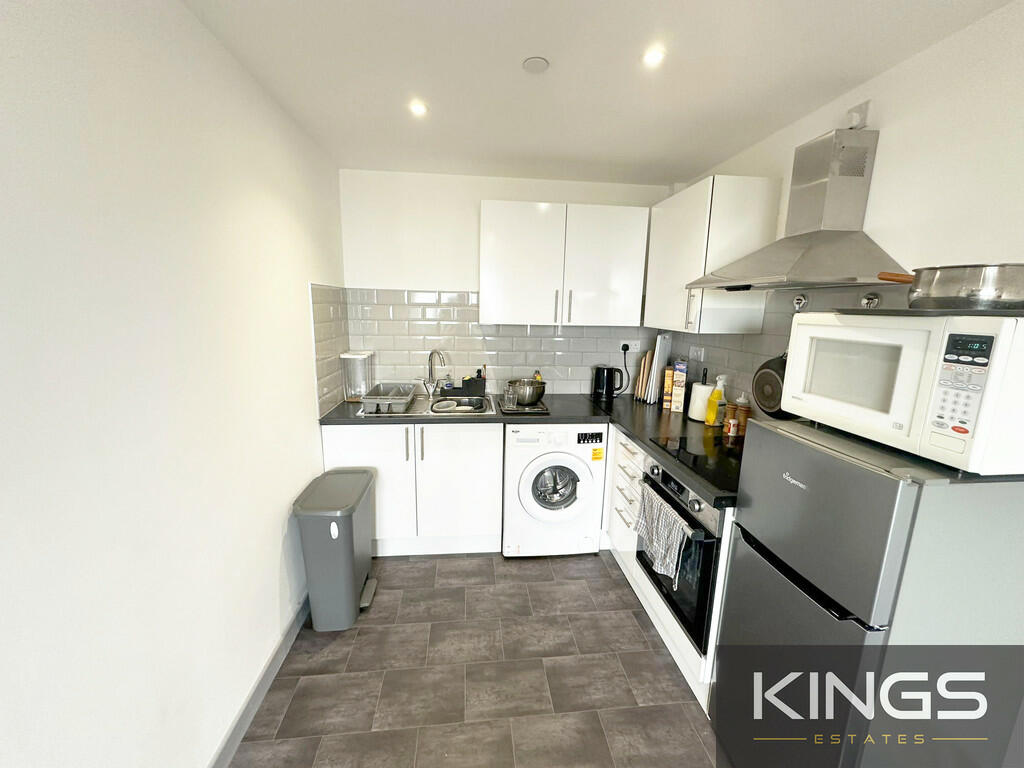 Flat 3, 32 Clifto...