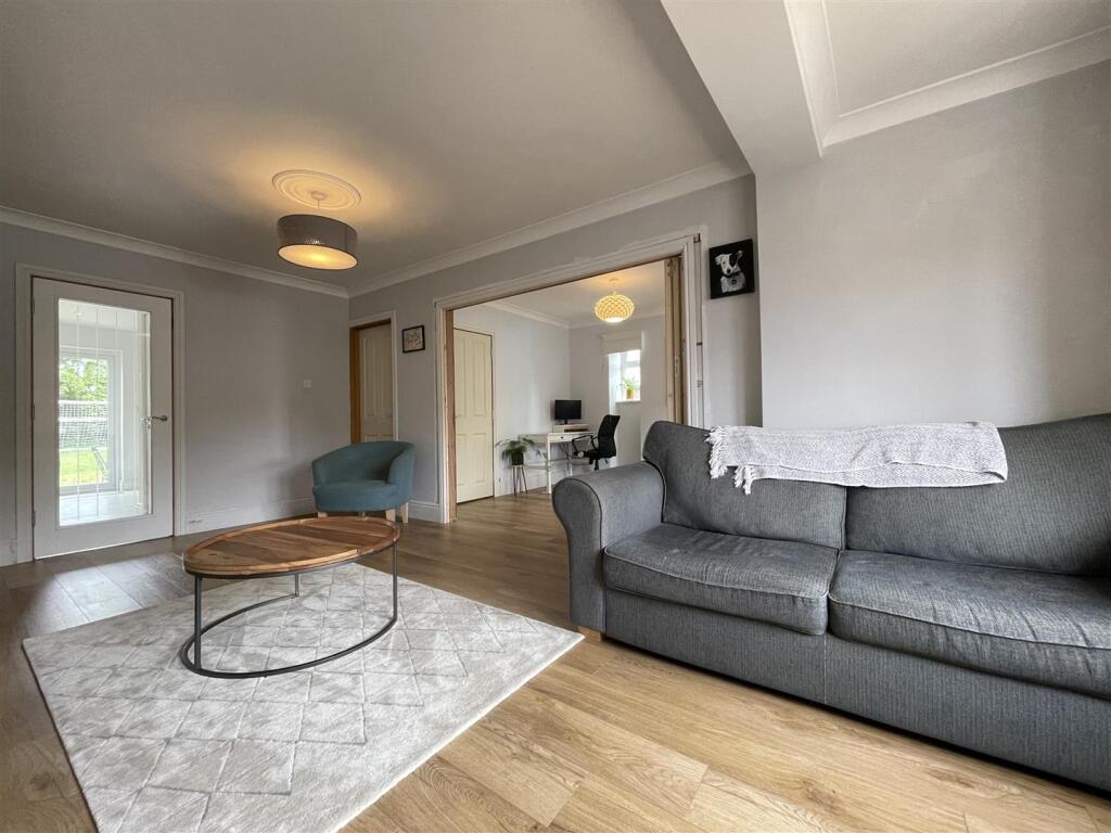 Princes Avenue, Corringham