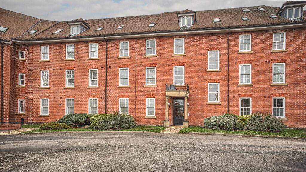 Exterior 2.jpg