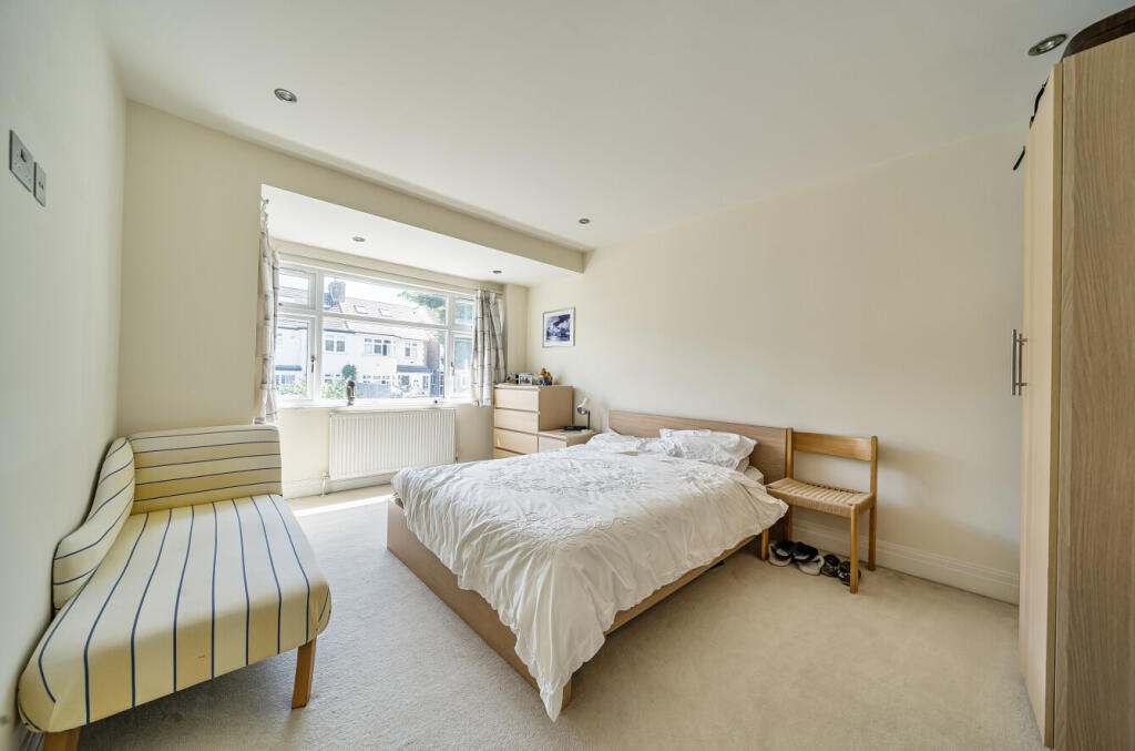 1315363-6-685eaff...