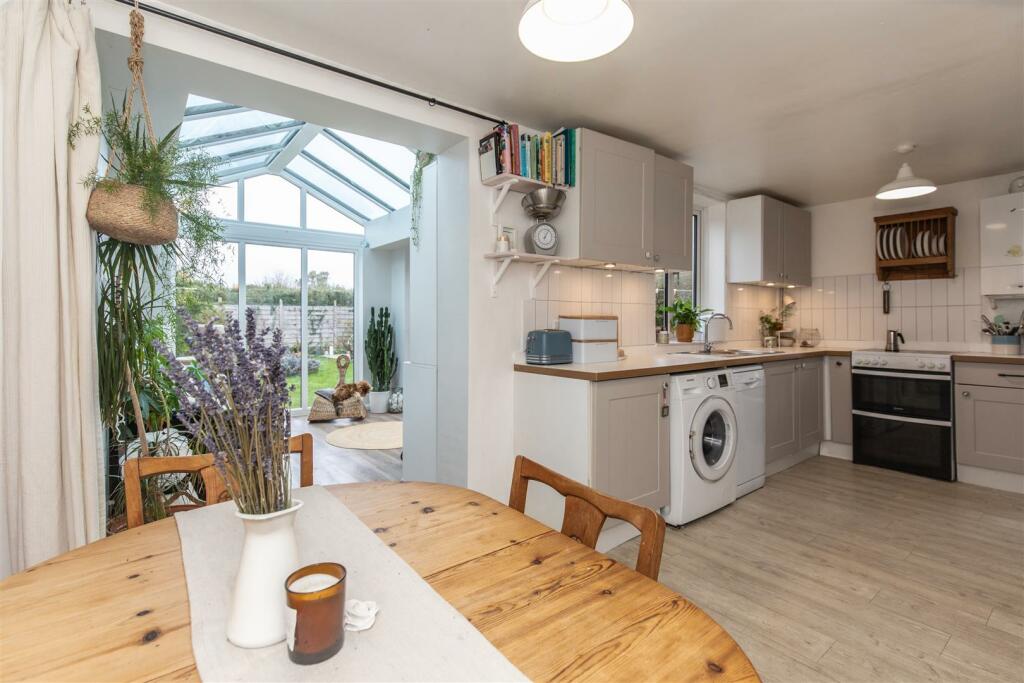 KITCHEN &amp; BREAKFAST ROOM