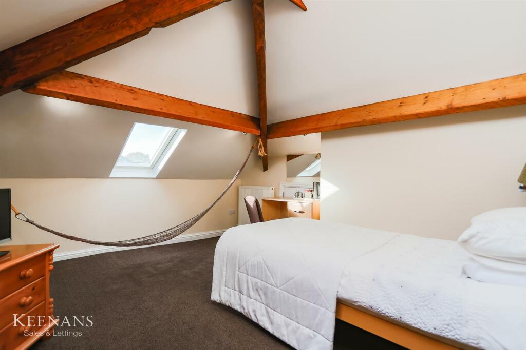 Bedroom 1 additional room