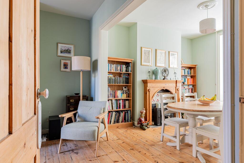 Living Room/Dining Room (1)