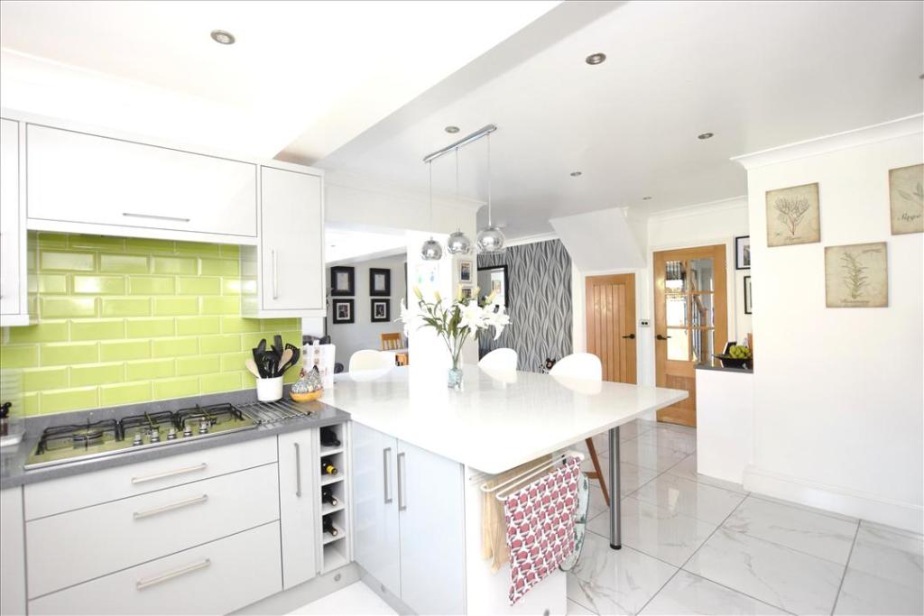 ADDITIONAL KITCHEN PHOTO