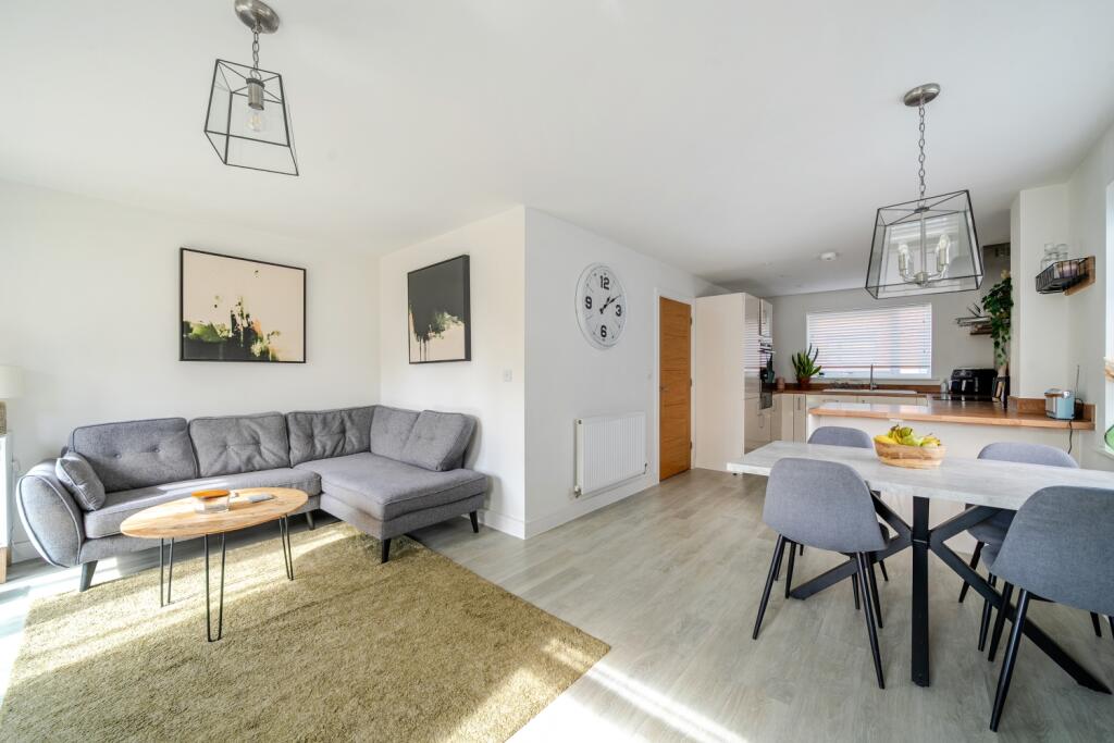 1361370-14-68dd214c39786