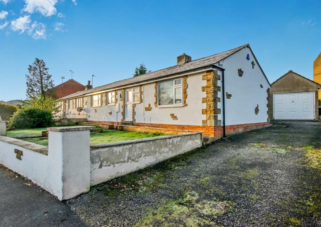 Off Street Parking / Driveway / Single Detached Ga