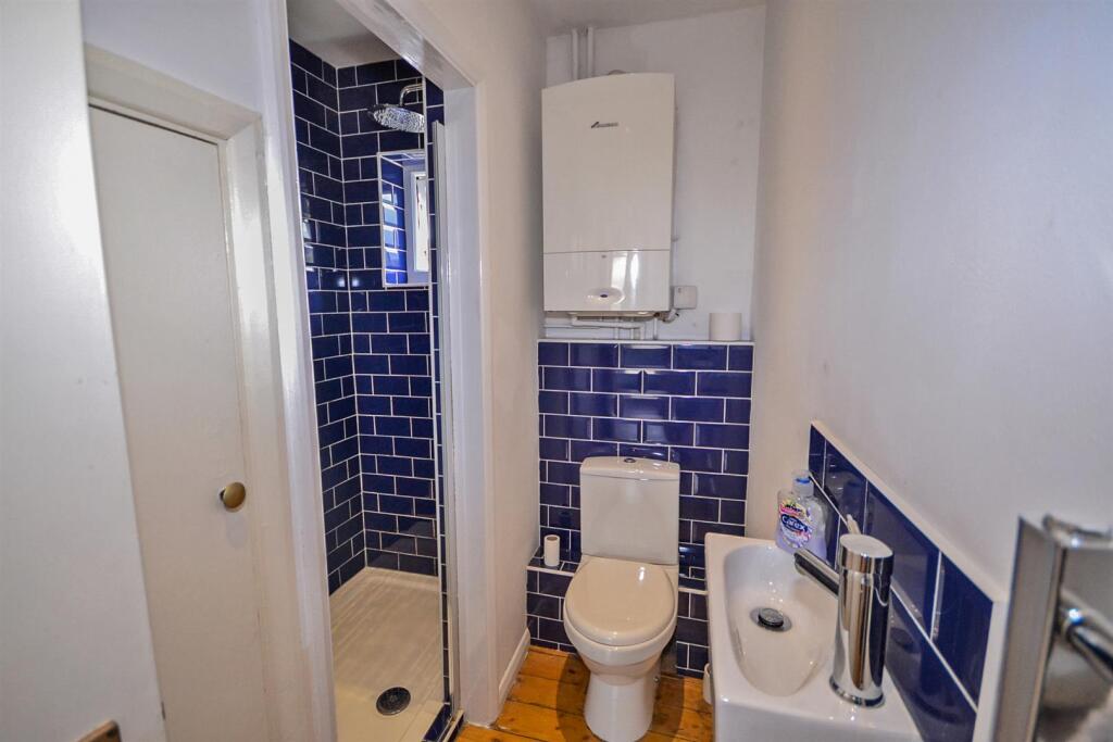 Wc &amp; Shower.JPG
