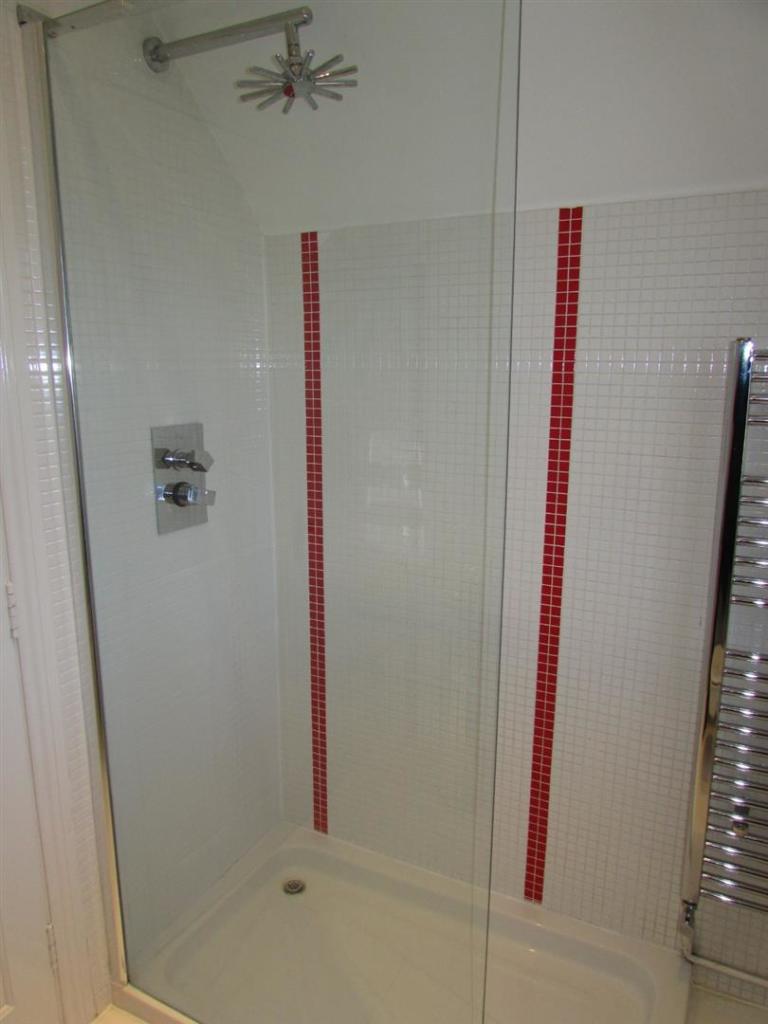 NewOakCl34ensuite3.JPG