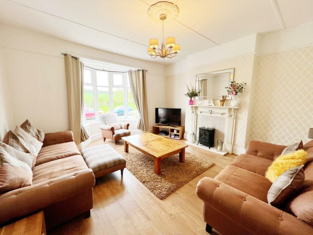 Lounge pic 1.jpg