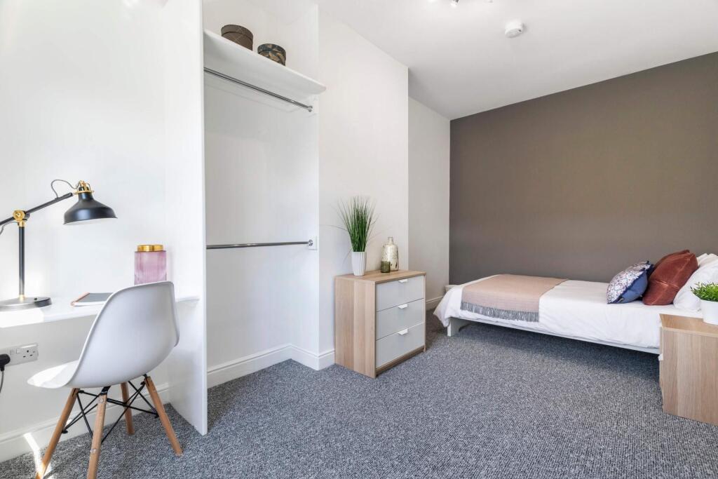 A modern, well-maintained single bedroom featur...