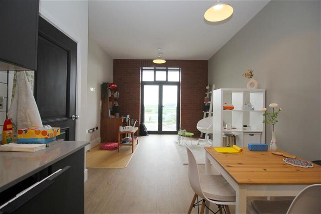 Lounge / Kitchen