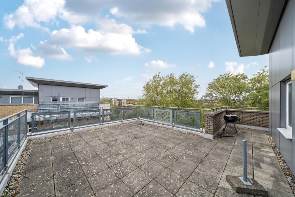 1369552-12-68ef7c...