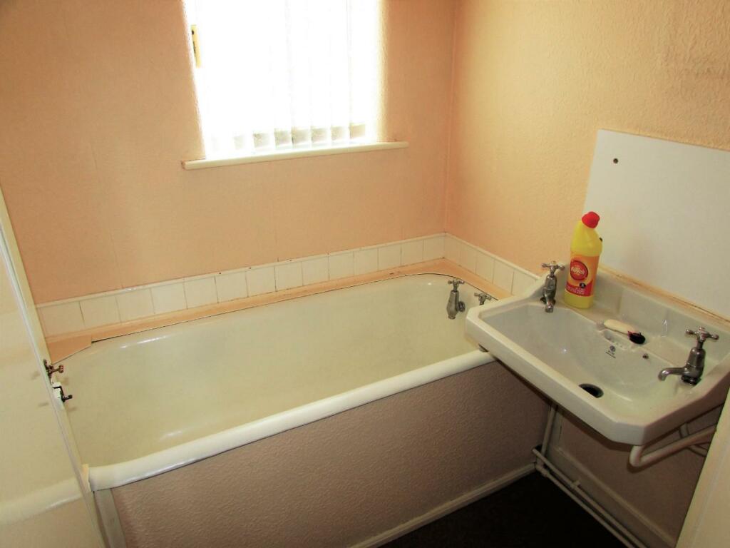 RothwellSt3bath.JPG