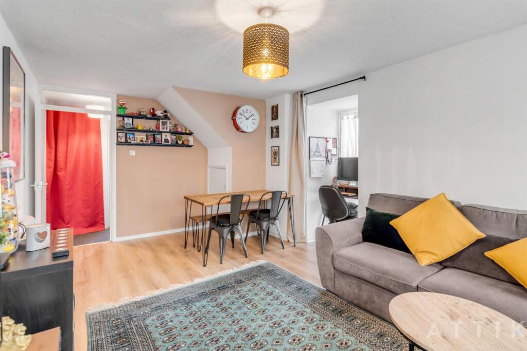 2 Maltings Close Halesworth IP19 8EX (5).jpg