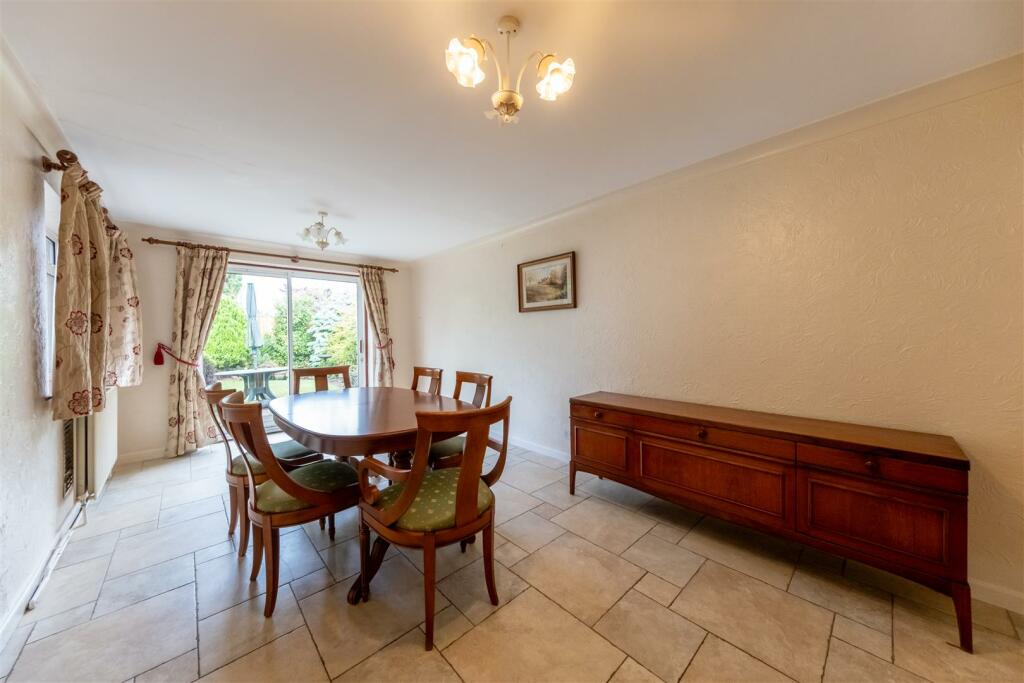 2 St Michaels Close-006.jpg