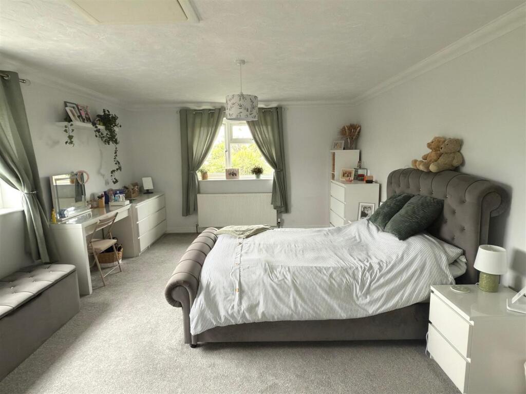 Master Bedroom.jpg
