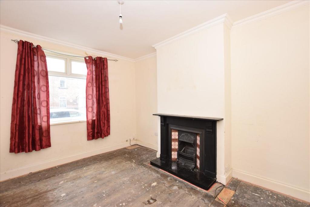 LOWER FLAT BEDROOM ONE