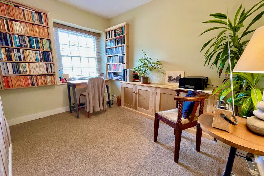 Bedroom 3/ study