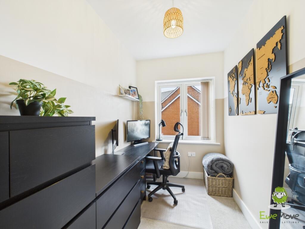 EweMove Estate Agents Basingstoke - Fishbourne Gar