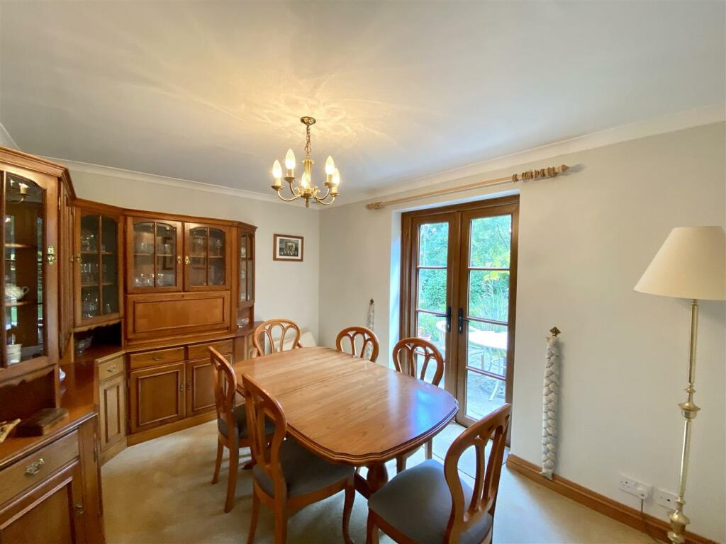 FORMAL DINING ROOM