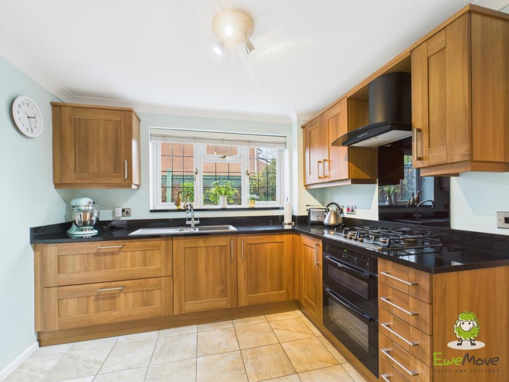 EweMove Estate Agents Basingstoke - Wood Close - K