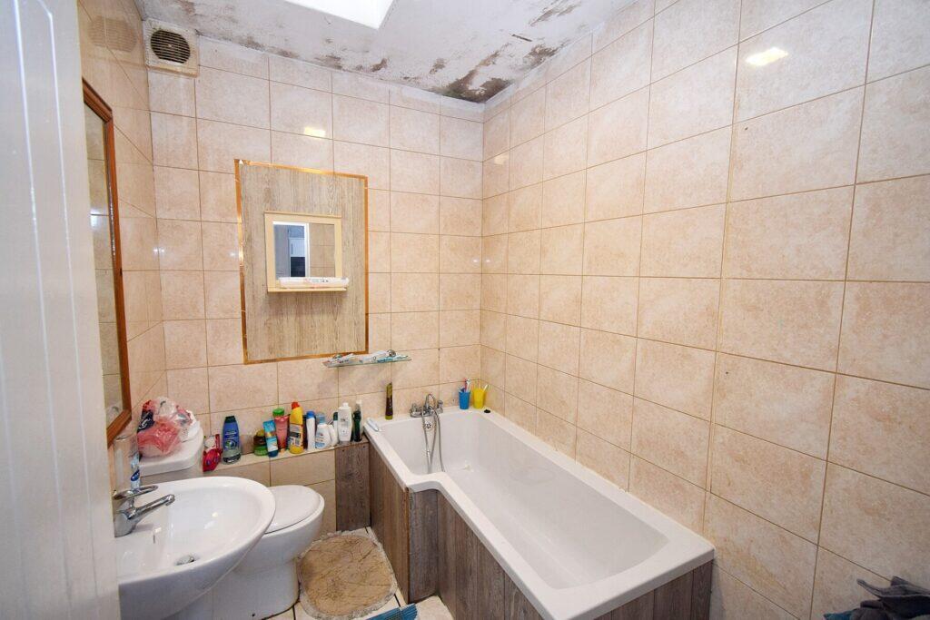 6 Alma Road - Bathroom