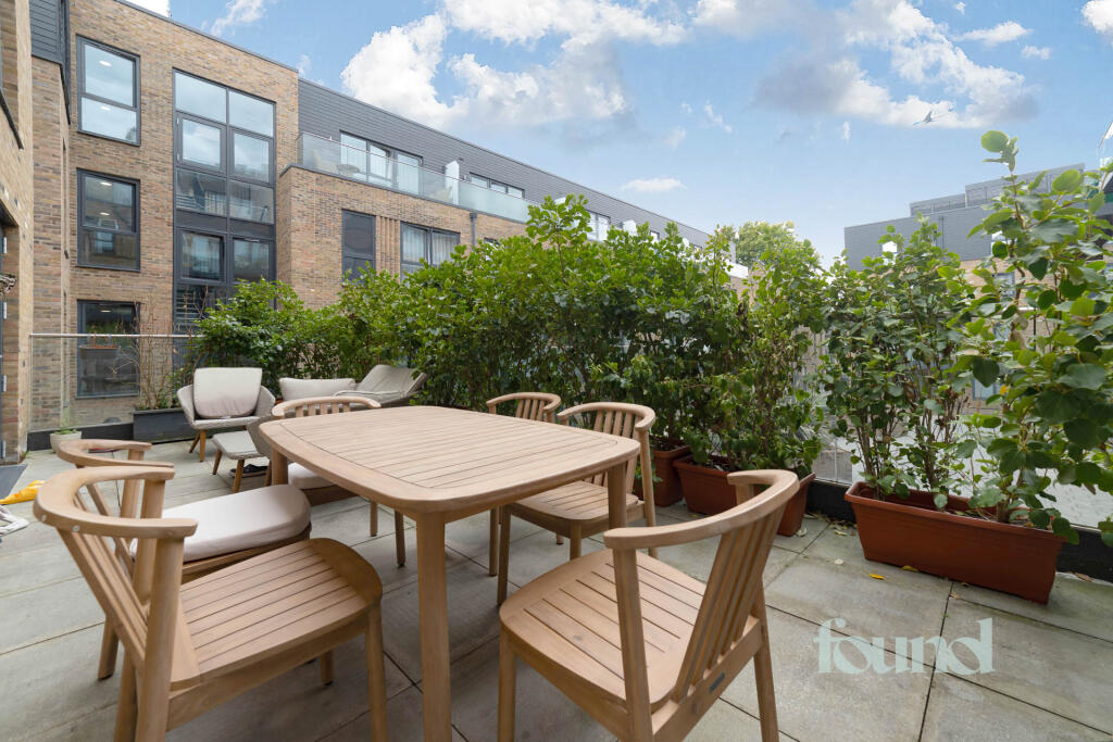 Lion Wharf Road, Isleworth, TW7