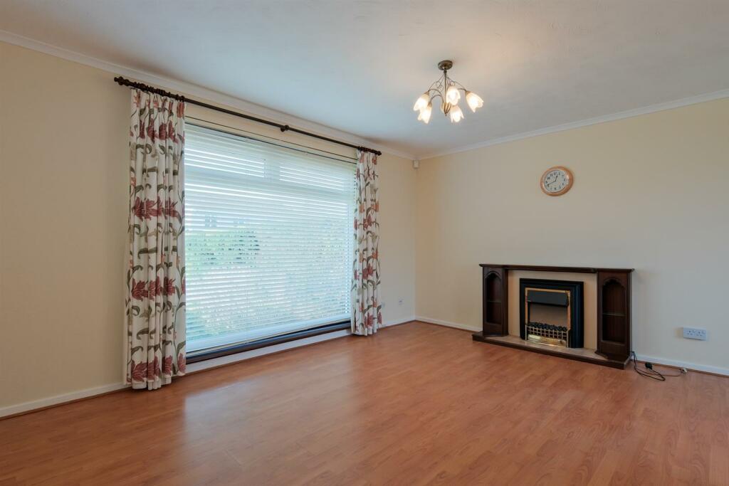 012-30 Braemar Cres, Carluke ML8 4BH.jpg