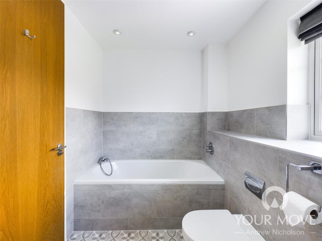 En-Suite To Main Bed