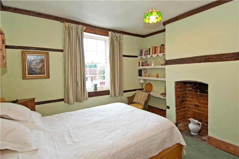 5 Postboys Row, Between Streets, Cobham, KT11 1AB