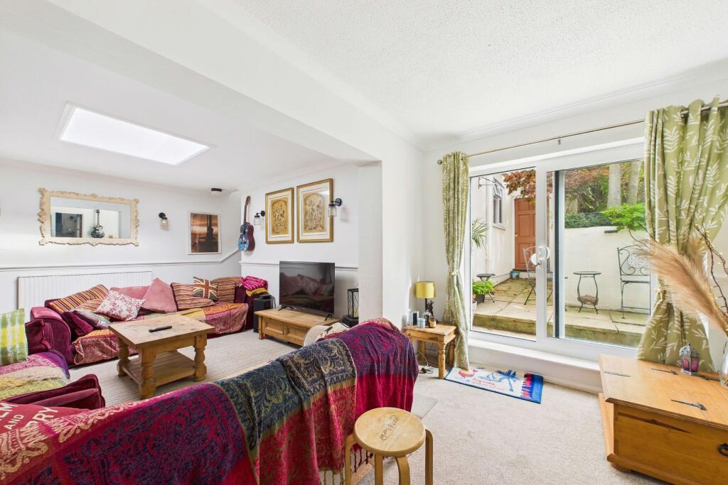 Owners¿ accommodation - living room with garden ac