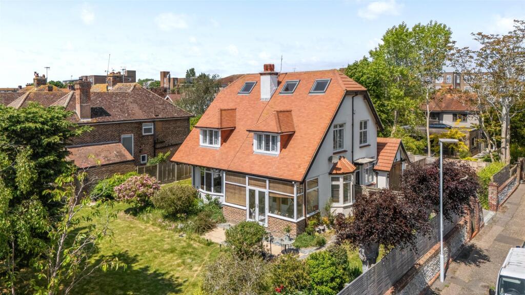 St Valerie Road, 19-028.jpg