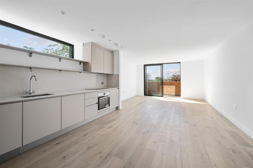 3, Holland Court,1.jpg