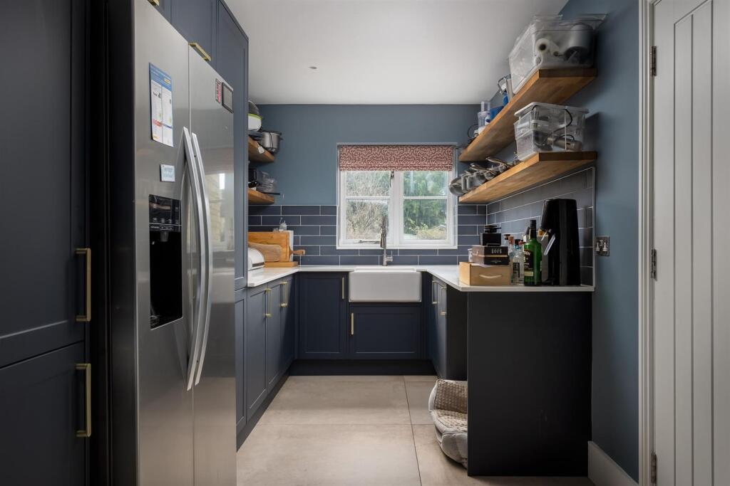 13 - 1 Holm Oaks - GL7 2RQ - Web.jpg