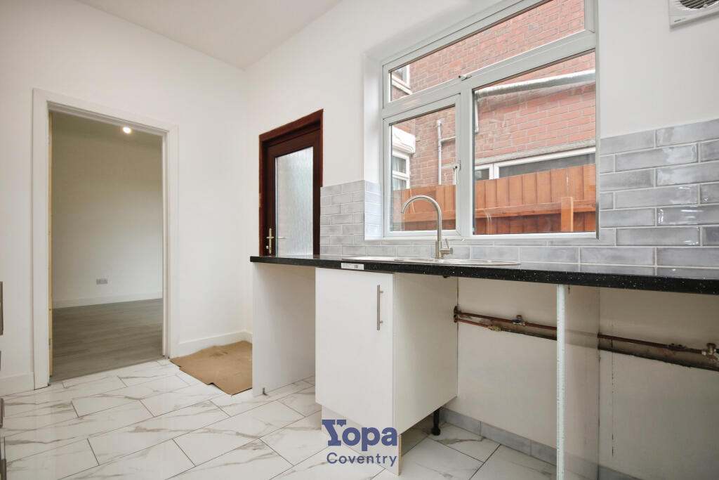 Ce2e870d-Kitchen 204.JPG