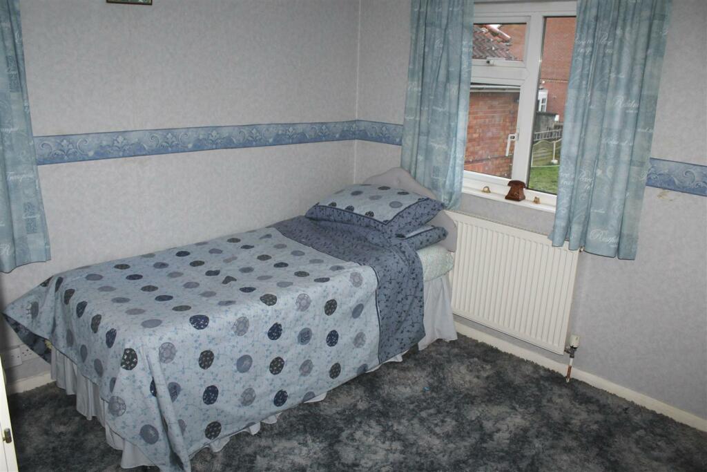 BEDROOM 2