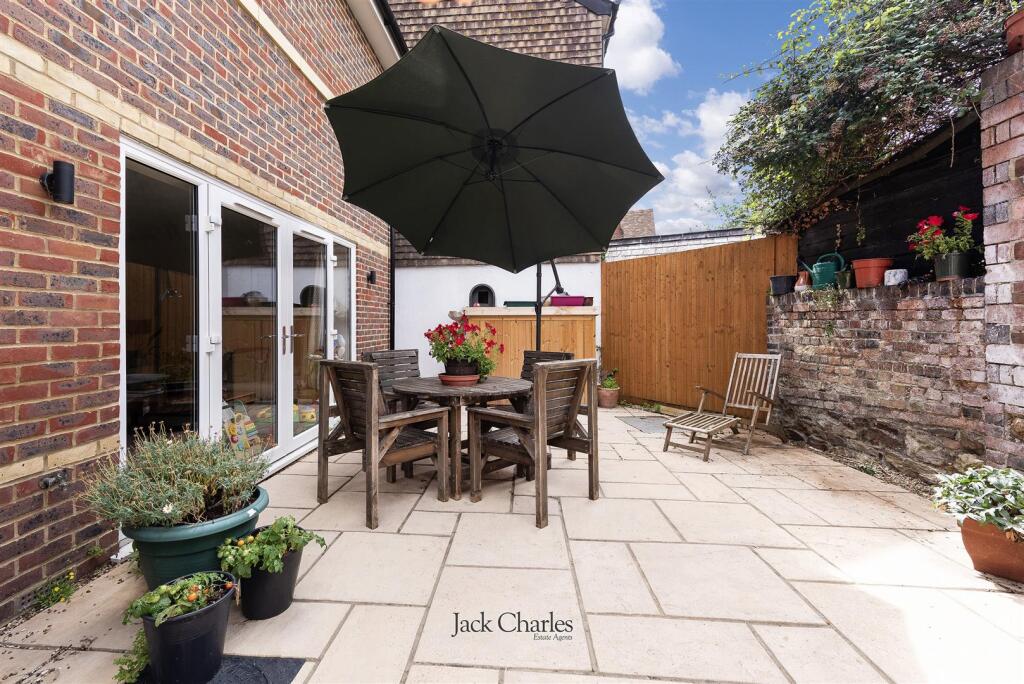 61 Shipbourne Rd, TN10 3DX 012.jpg