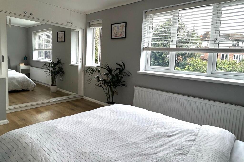 Bedroom 1.jpg