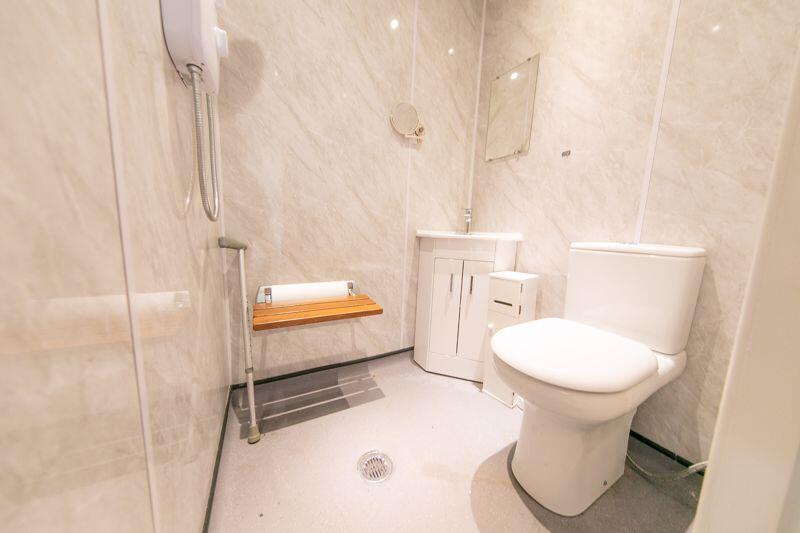 Ground floor bedroom en-suite