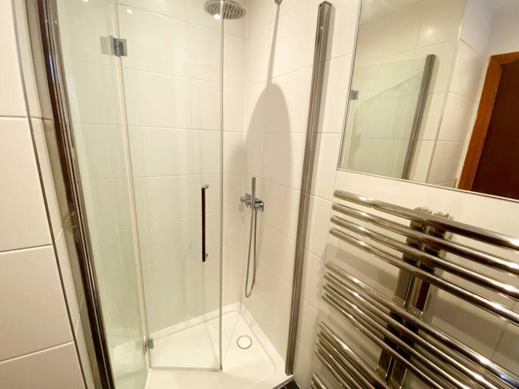 MASTER EN-SUITE