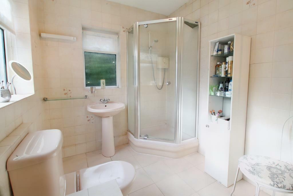 bed 2 en suite (Portal Size).JPG