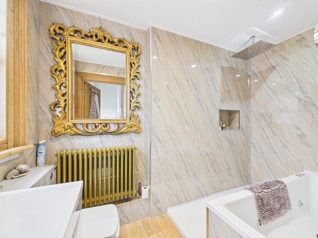 bath &amp; shower room