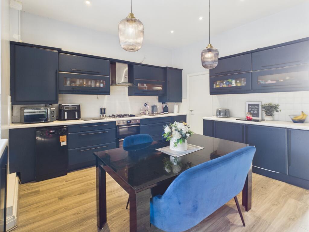 CAM03729G0-PR0146-STILL017