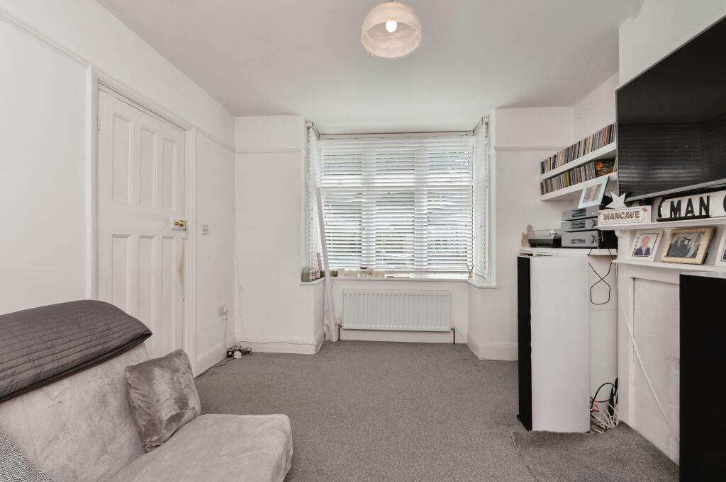 Living Room/Bedroom