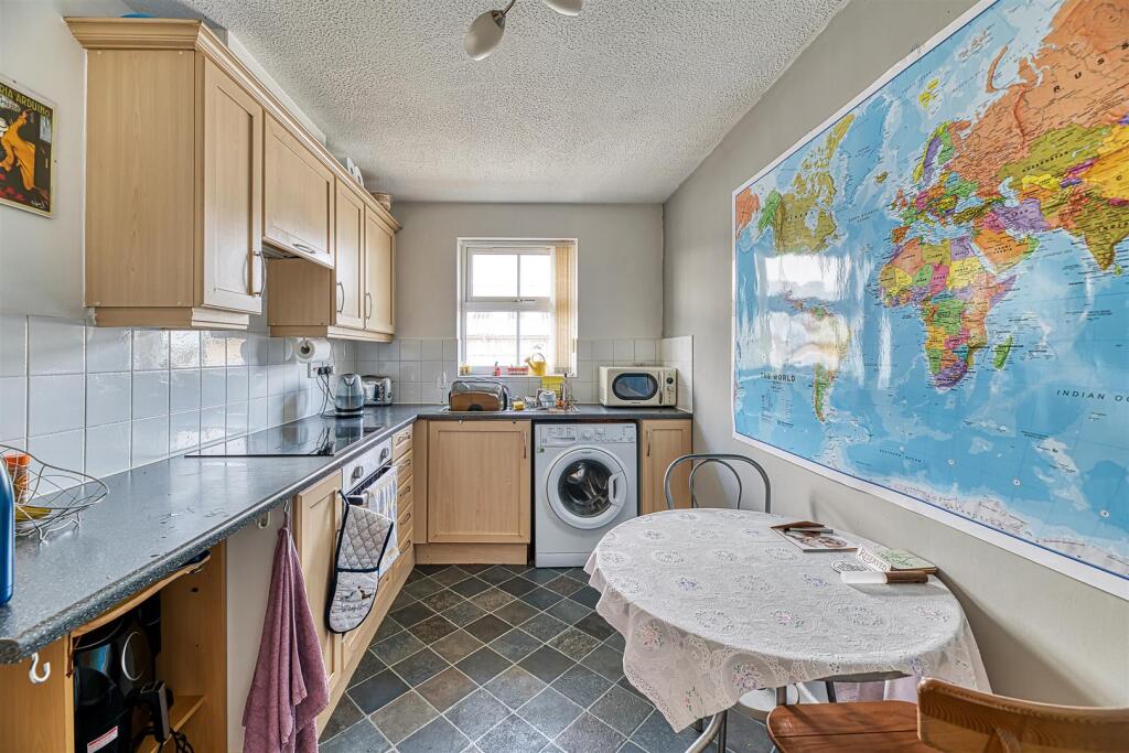 Kitchen/ Dining Room