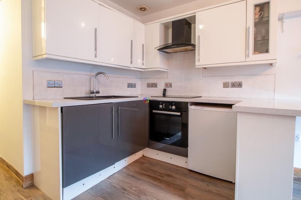 Kitchen / Lounge Area